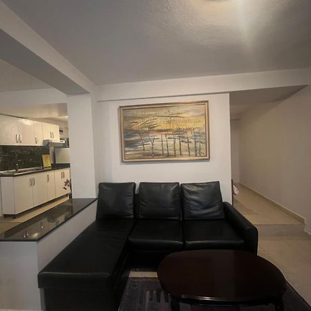 Tirana Center Apartment Екстер'єр фото
