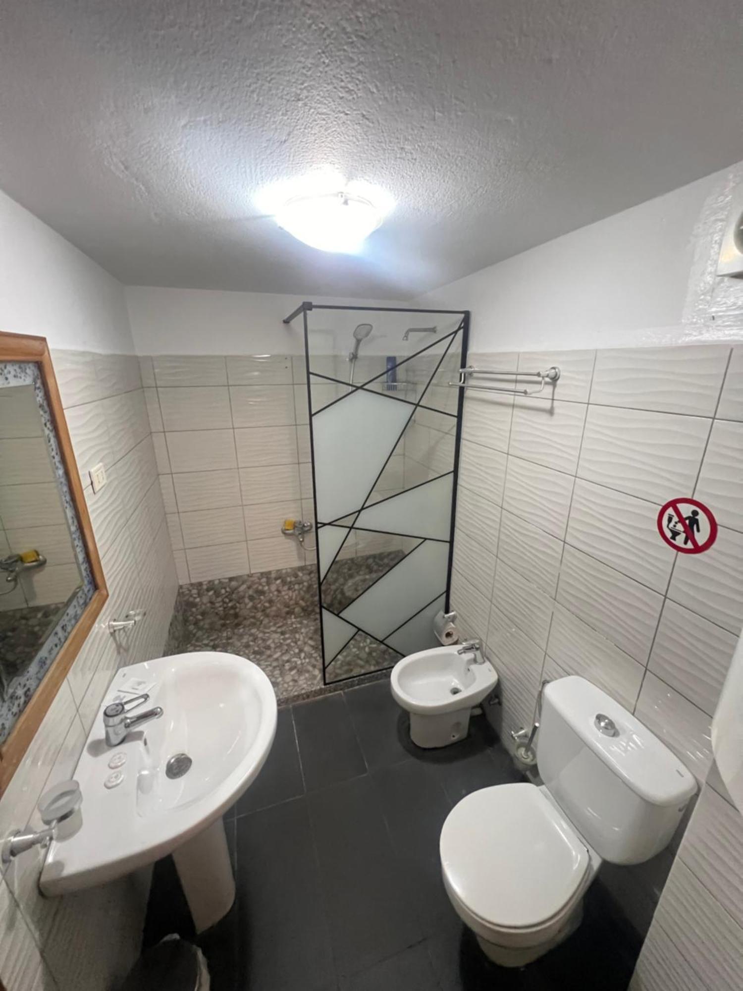 Tirana Center Apartment Екстер'єр фото
