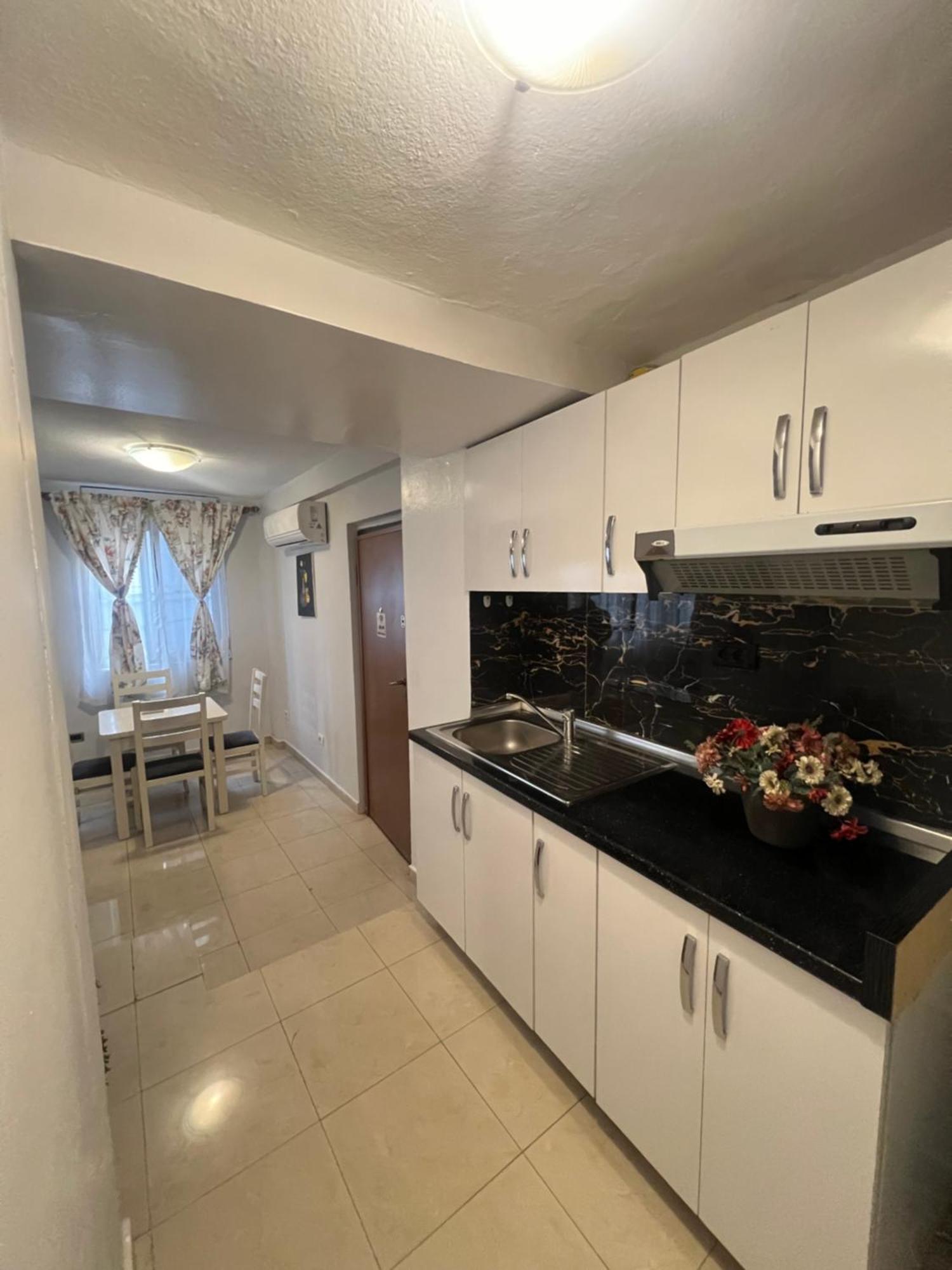 Tirana Center Apartment Екстер'єр фото